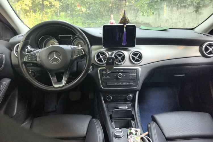 Used Mercedes-Benz GLA 2016 GLA 200 Fashion Model Center Console