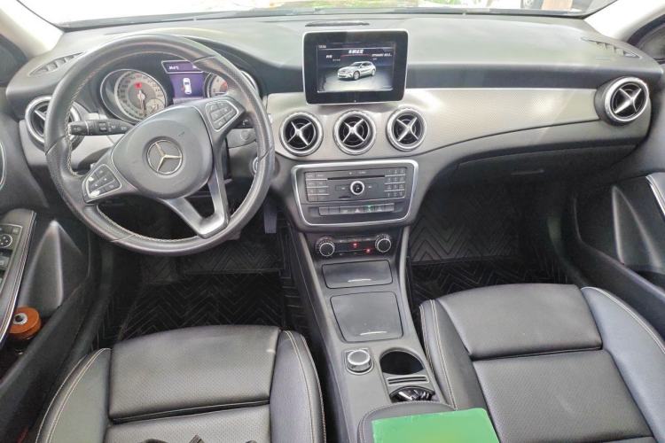 Used Mercedes-Benz GLA 2016 GLA 200 Sport Edition Center Console