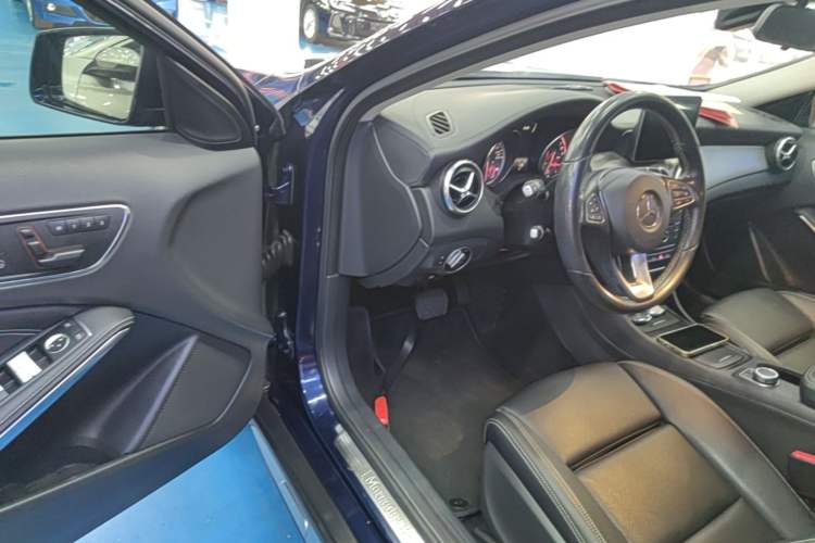 Used Mercedes-Benz GLA 2016 GLA 220 4MATIC Fashion Edition Driver Seat
