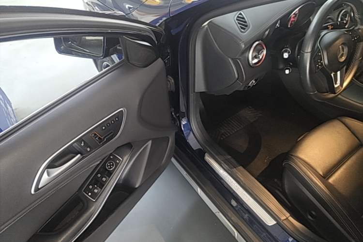 Used Mercedes-Benz GLA 2016 GLA 220 4MATIC Fashion Edition Driver Seat