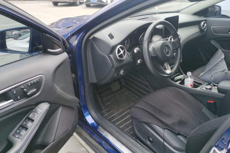 Used Mercedes-Benz GLA 2016 GLA 200 Blue Edition Driver Seat