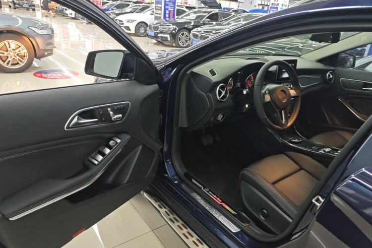 Used Mercedes-Benz GLA 2016 GLA 200 Sport Edition Driver Seat