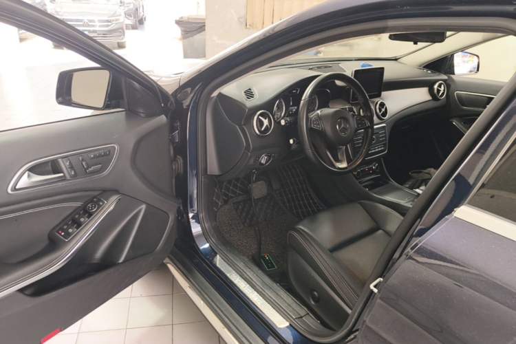 Used Mercedes-Benz GLA 2016 GLA 200 Sport Edition Driver Seat