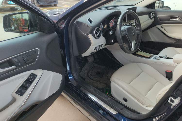 Used Mercedes-Benz GLA 2016 GLA 220 4MATIC Fashion Edition Driver Seat
