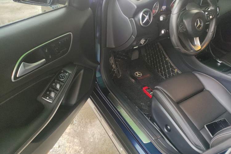 Used Mercedes-Benz GLA 2016 GLA 200 Sport Edition Driver Seat