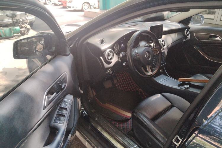 Used Mercedes-Benz GLA 2016 GLA 200 Sport Edition Driver Seat