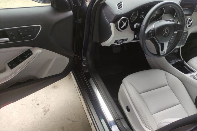 Used Mercedes-Benz GLA 2016 GLA 220 4MATIC Fashion Edition Driver Seat