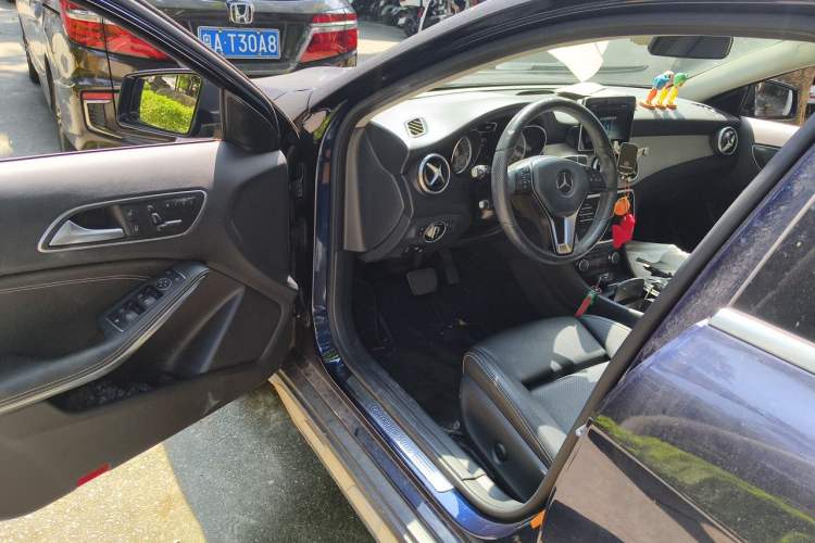 Used Mercedes-Benz GLA 2016 GLA 200 Sport Edition Driver Seat