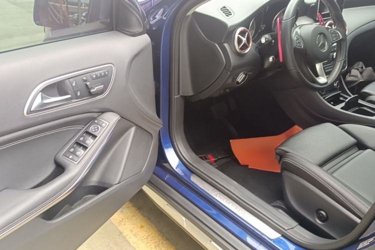 Used Mercedes-Benz GLA 2016 GLA 200 Sport Edition Driver Seat