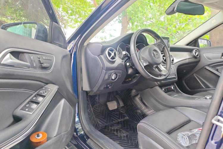Used Mercedes-Benz GLA 2016 GLA 200 Sport Edition Driver Seat