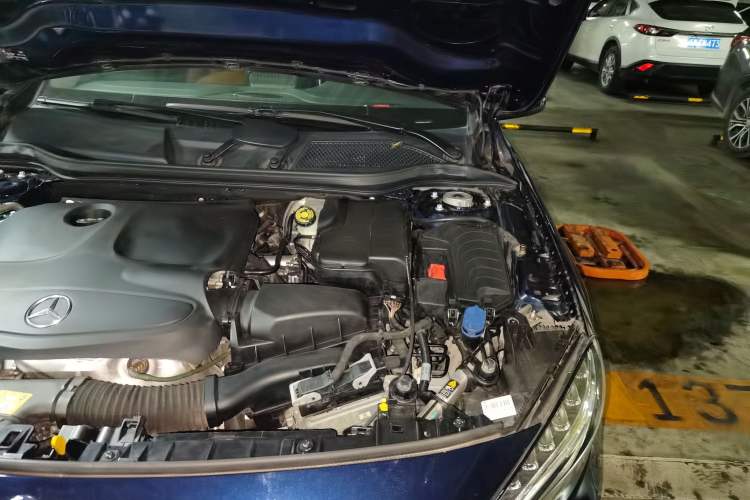 Used Mercedes-Benz GLA 2016 GLA 200 Fashion Model Engine Bay Left
