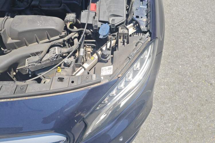 Used Mercedes-Benz GLA 2016 GLA 200 Fashion Model Engine Bay Left