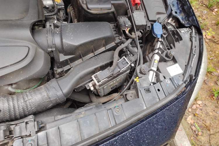 Used Mercedes-Benz GLA 2016 GLA 200 Fashion Model Engine Bay Left