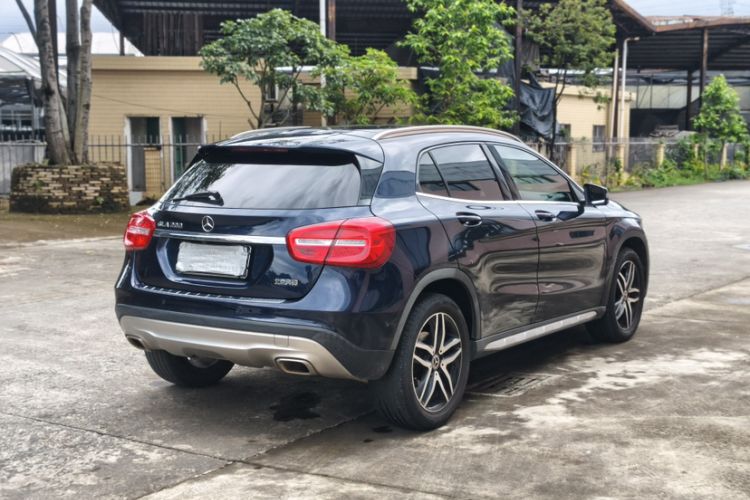 Used Mercedes-Benz GLA 2016 GLA 200 Fashion Model Exterior 4