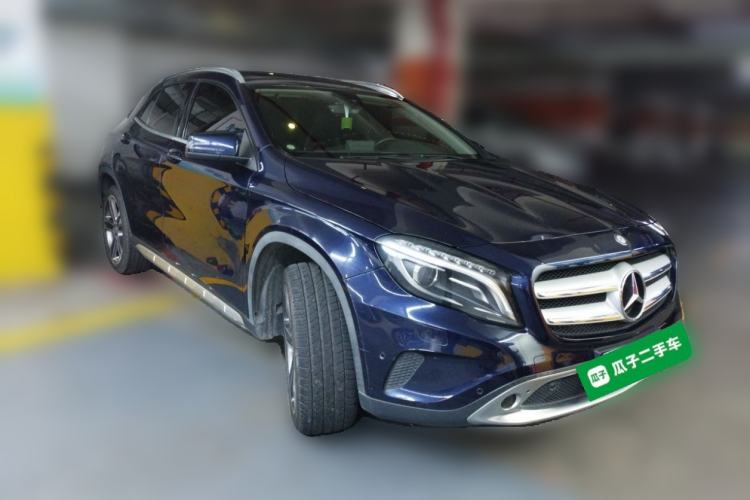 Used Mercedes-Benz GLA 2016 GLA 220 4MATIC Luxury Model Front Right 45 Deg