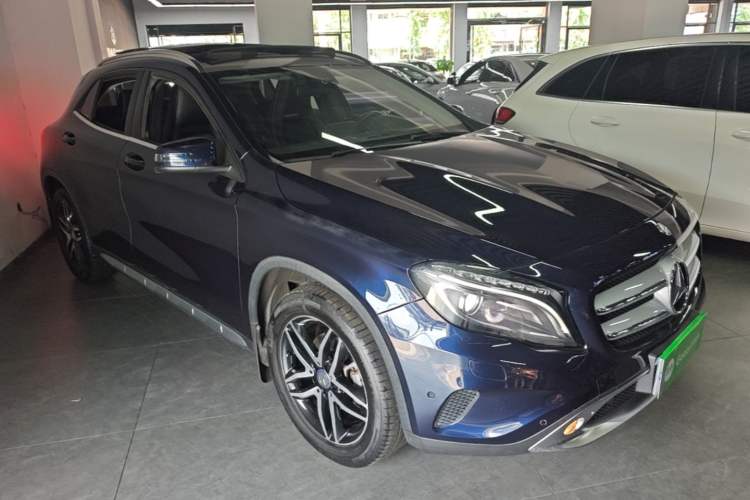 Used Mercedes-Benz GLA 2016 GLA 220 4MATIC Fashion Edition Front Right 45 Deg