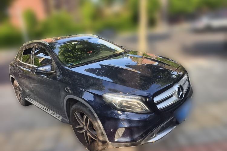 Used Mercedes-Benz GLA 2016 GLA 200 Fashion Model Front Right 45 Deg