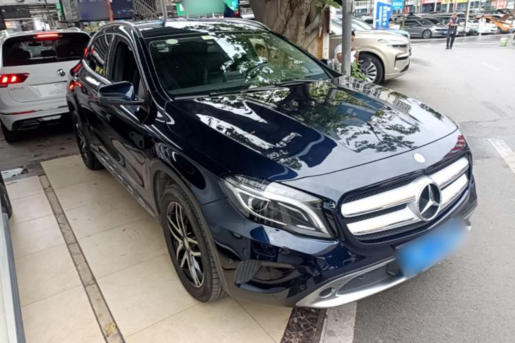 Used Mercedes-Benz GLA 2016 GLA 200 Fashion Model Front Right 45 Deg