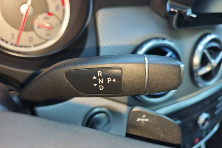Used Mercedes-Benz GLA 2016 GLA 200 Fashion Model Gear Lever