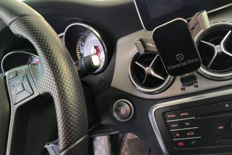 Used Mercedes-Benz GLA 2016 GLA 220 4MATIC Fashion Edition Gear Lever