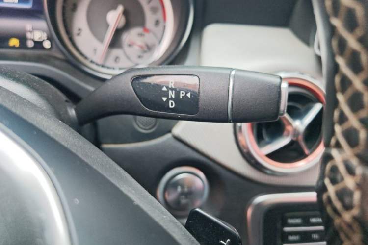 Used Mercedes-Benz GLA 2016 GLA 220 4MATIC Fashion Edition Gear Lever