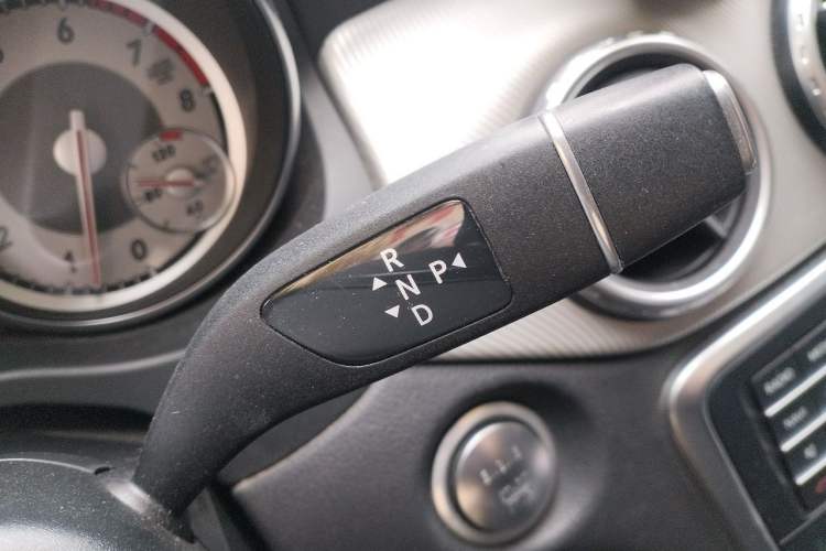 Used Mercedes-Benz GLA 2016 GLA 200 Fashion Model Gear Lever