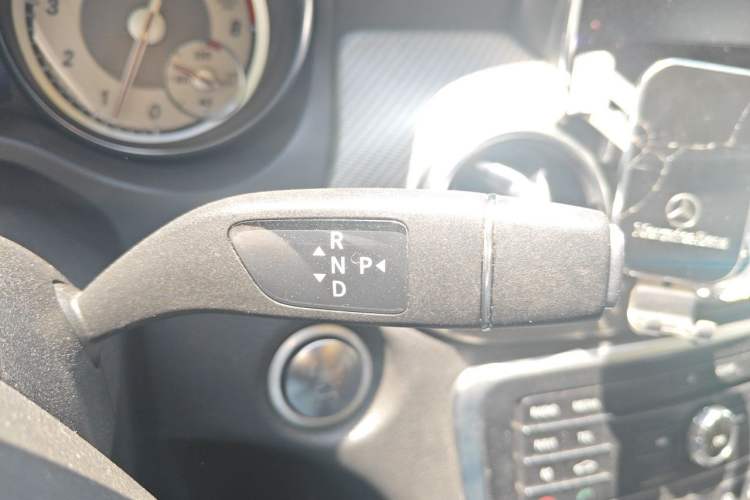 Used Mercedes-Benz GLA 2016 GLA 200 Fashion Model Gear Lever