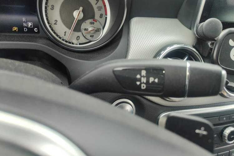 Used Mercedes-Benz GLA 2016 GLA 220 4MATIC Fashion Edition Gear Lever