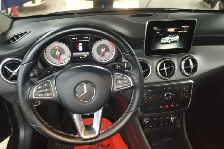 Used Mercedes-Benz GLA 2016 GLA 200 Sport Edition Gear Lever
