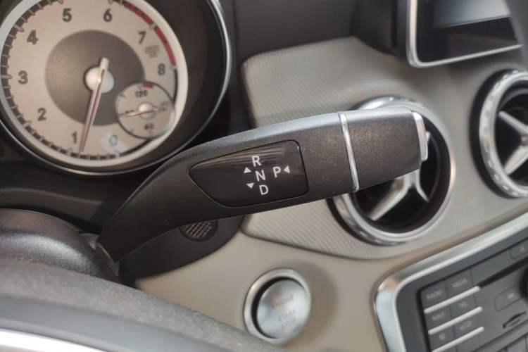 Used Mercedes-Benz GLA 2016 GLA 220 4MATIC Fashion Edition Gear Lever