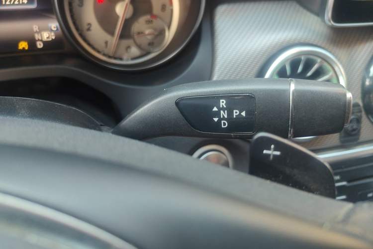 Used Mercedes-Benz GLA 2016 GLA 200 Blue Edition Gear Lever