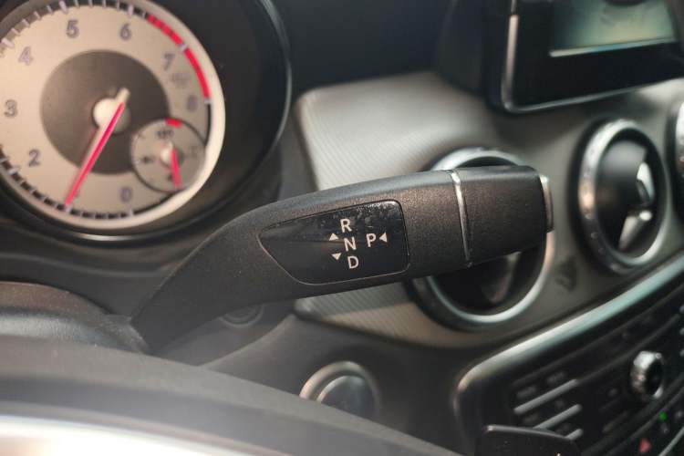 Used Mercedes-Benz GLA 2016 GLA 200 Fashion Model Gear Lever