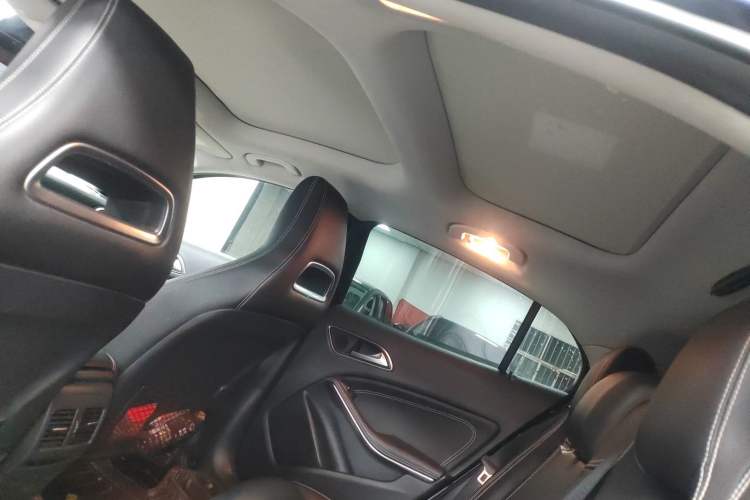 Used Mercedes-Benz GLA 2016 GLA 220 4MATIC Fashion Edition Headliner