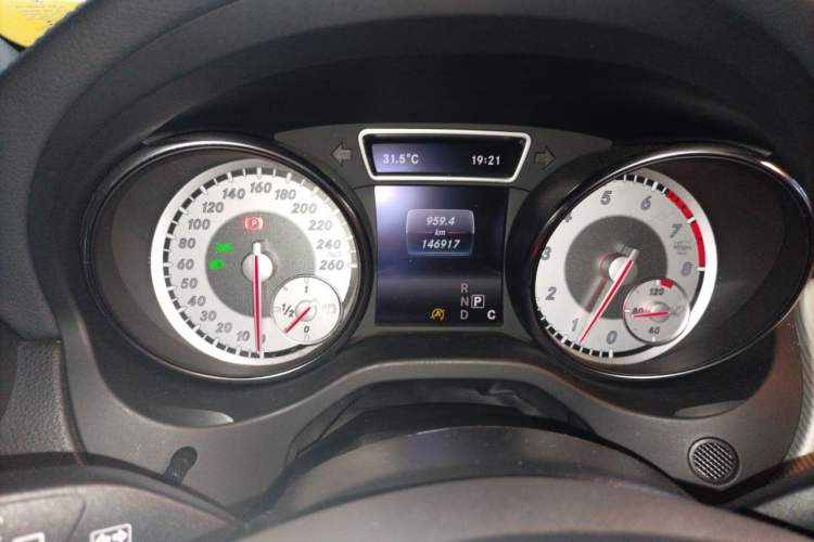 Used Mercedes-Benz GLA 2016 GLA 220 4MATIC Luxury Model Instrument Cluster