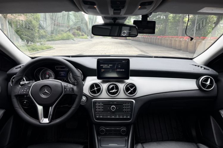Used Mercedes-Benz GLA 2016 GLA 220 4MATIC Fashion Edition Interior 1