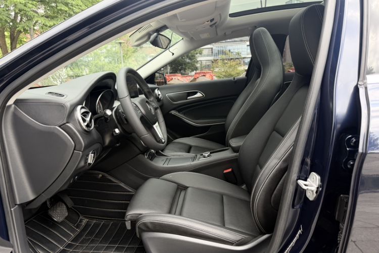 Used Mercedes-Benz GLA 2016 GLA 220 4MATIC Fashion Edition Interior 2