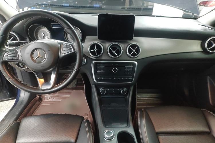 Used Mercedes-Benz GLA 2016 GLA 220 4MATIC Fashion Edition Interior 2