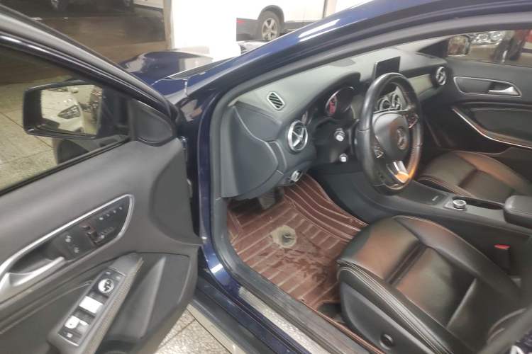 Used Mercedes-Benz GLA 2016 GLA 220 4MATIC Fashion Edition Interior 3
