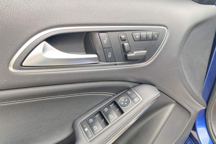 Used Mercedes-Benz GLA 2016 GLA 200 Sport Edition Interior 4