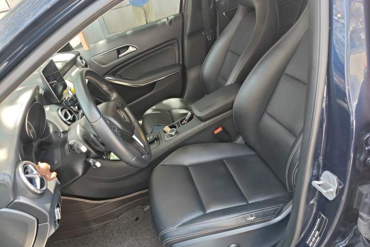 Used Mercedes-Benz GLA 2016 GLA 220 4MATIC Fashion Edition Left Front Seat