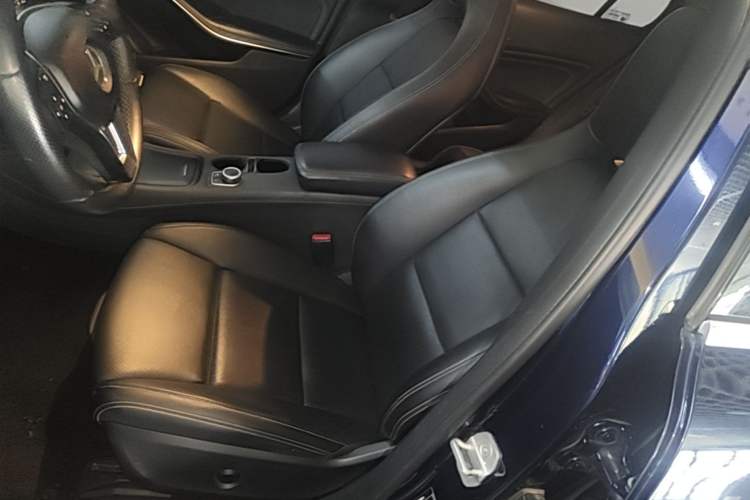 Used Mercedes-Benz GLA 2016 GLA 220 4MATIC Fashion Edition Left Front Seat