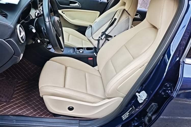 Used Mercedes-Benz GLA 2016 GLA 200 Fashion Model Left Front Seat