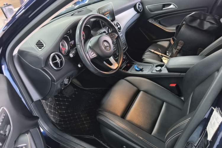 Used Mercedes-Benz GLA 2016 GLA 200 Fashion Model Left Front Seat