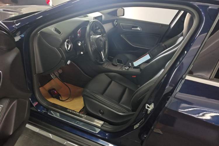 Used Mercedes-Benz GLA 2016 GLA 220 4MATIC Fashion Edition Left Front Seat