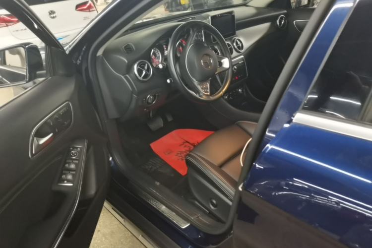 Used Mercedes-Benz GLA 2016 GLA 200 Sport Edition Left Front Seat