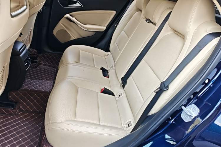 Used Mercedes-Benz GLA 2016 GLA 200 Fashion Model Left Rear Seat
