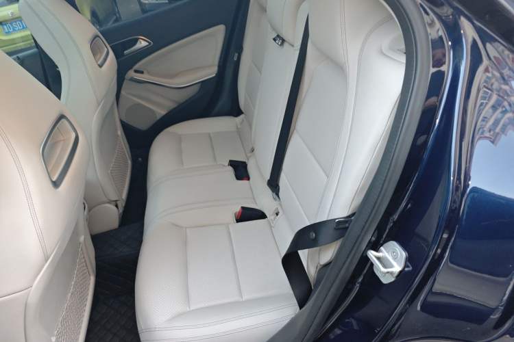 Used Mercedes-Benz GLA 2016 GLA 200 Fashion Model Left Rear Seat