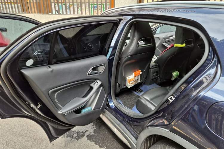 Used Mercedes-Benz GLA 2016 GLA 200 Fashion Model Left Rear Seat