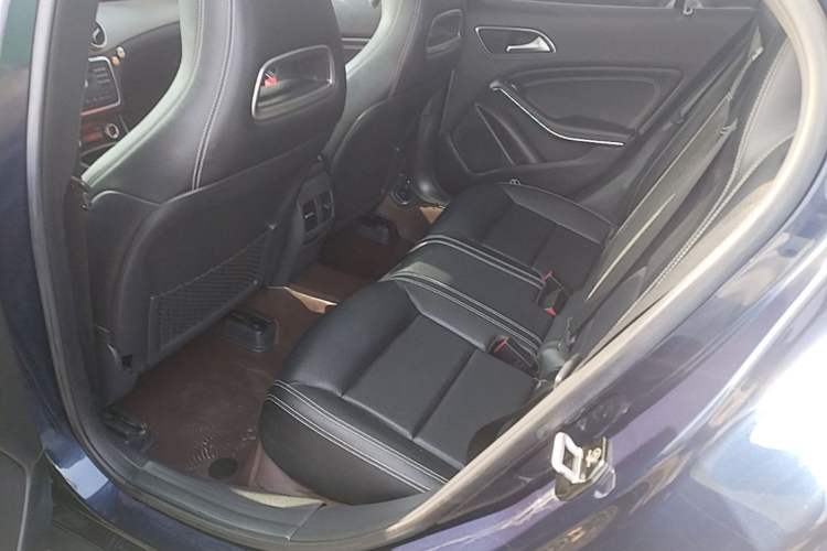 Used Mercedes-Benz GLA 2016 GLA 200 Fashion Model Left Rear Seat