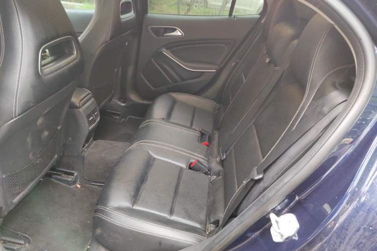 Used Mercedes-Benz GLA 2016 GLA 200 Fashion Model Left Rear Seat